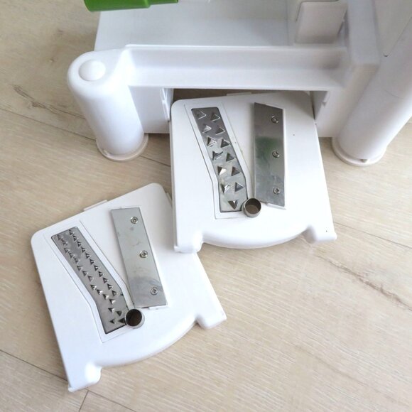 Tabletop Vegetable Spiralizer World Cuisine Turning Slicer Plastic Tri Blades - Picture 6 of 14